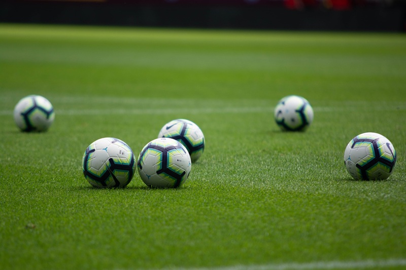 Simply access team scores and match schedules for your favorite sports